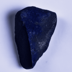 cianita-negra-descubre-los-beneficios-de-esta-piedra-unica